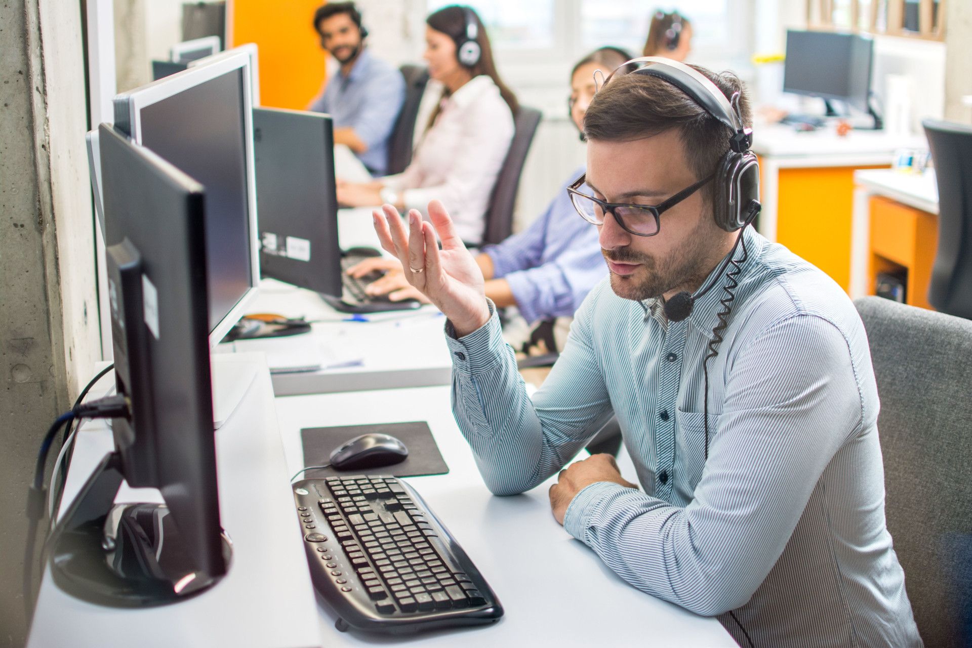 addetto al call center per assistenza